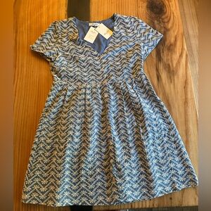 CLOSET FLASH SALE! EVERYTHING < $20 Blue and White A-Line Mini Dress with V-Neck
